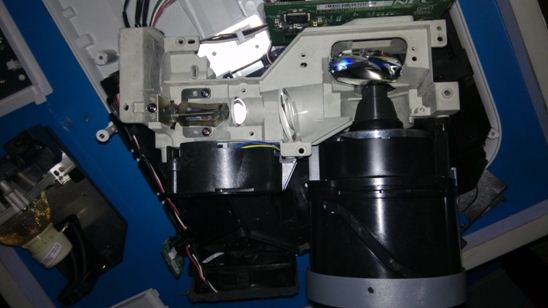 NEC M2系列投影机透镜均为玻璃材质 产品品质和耐久性大幅提升