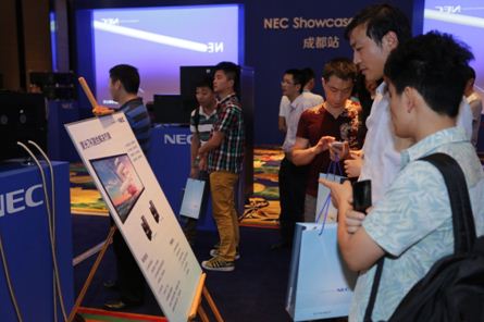 NEC“激光7K融合解决方案”出众效果引来宾驻足观赏